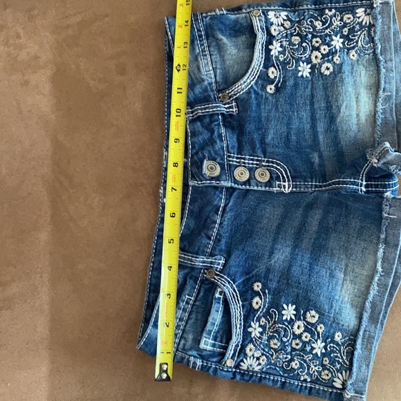 Amethyst Jean Shorts - Picture 8 of 10